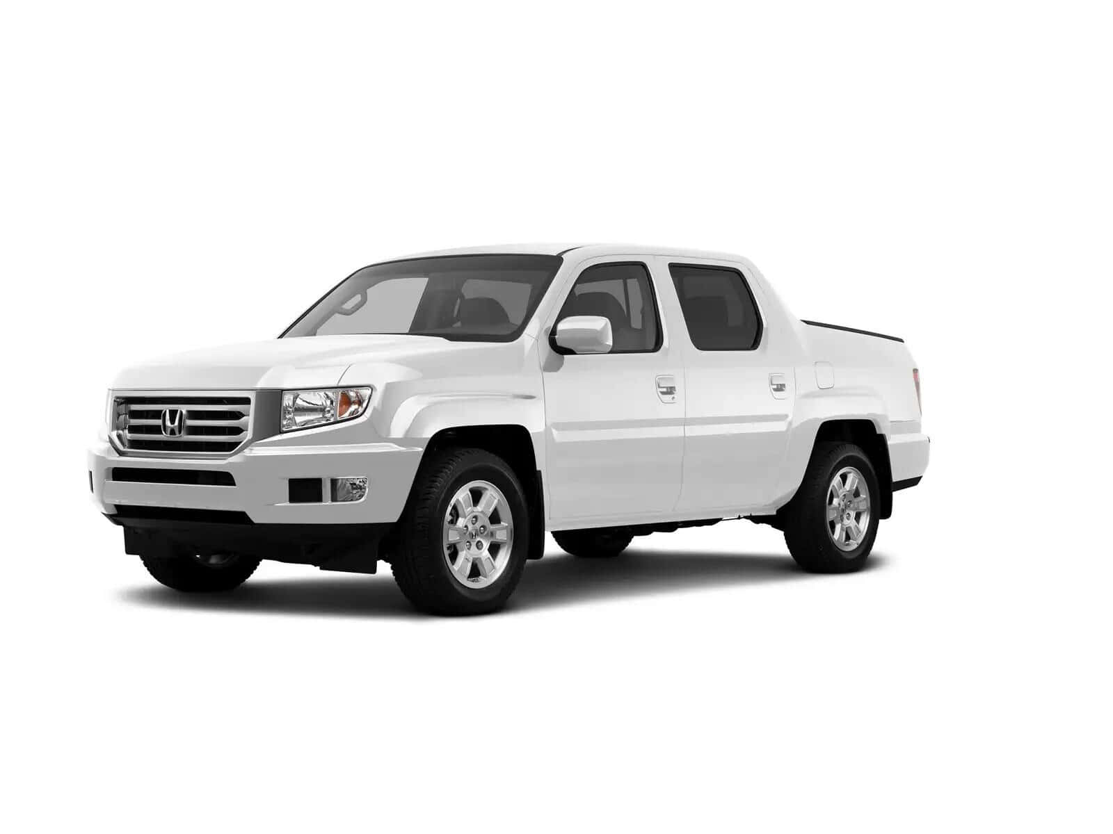 Honda Ridgeline 桌布 壁紙 — 一輛純白色的本田Ridgeline pickup貨車在工作室燈光下，以乾淨的白色背景展示。
