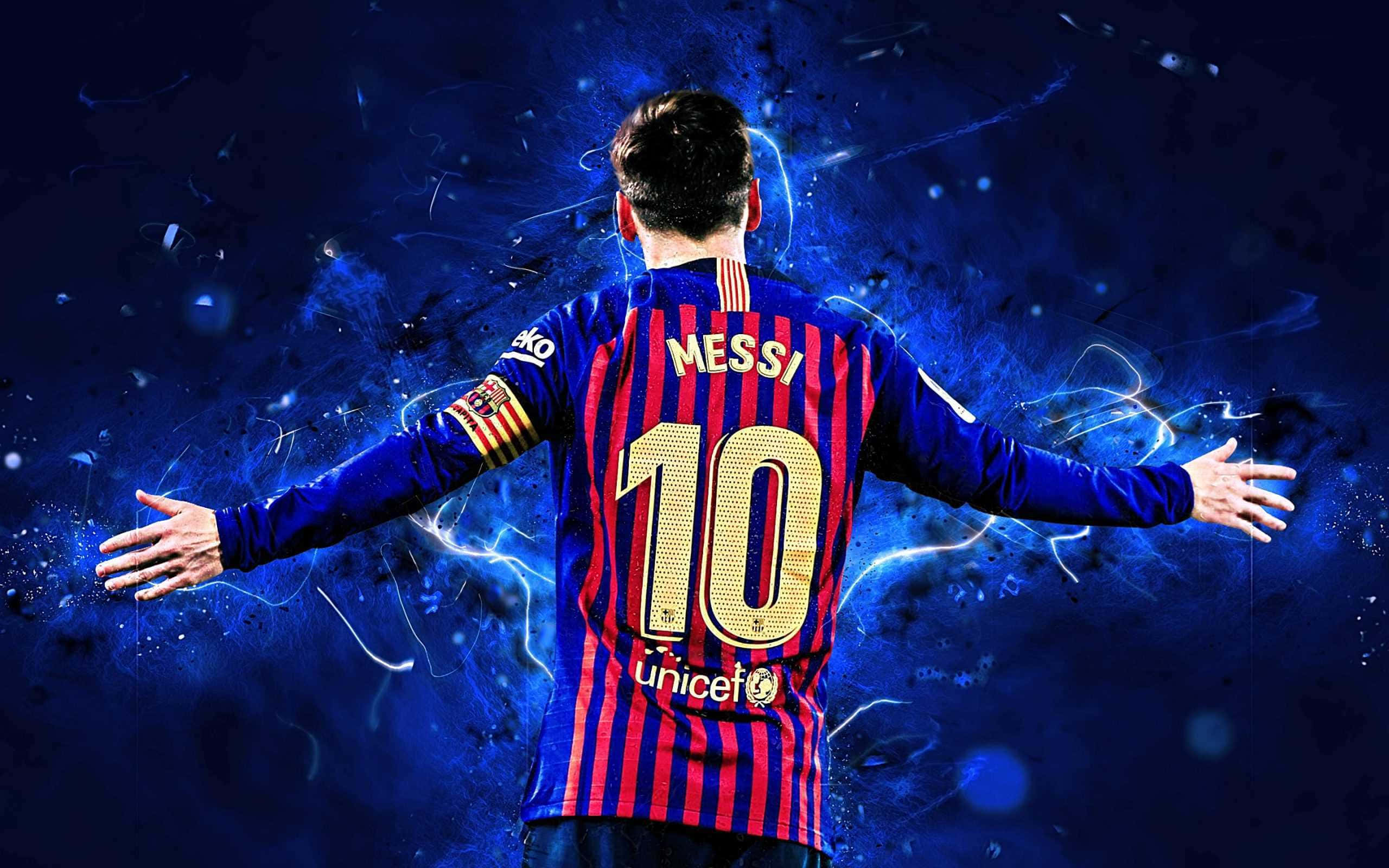 Messi 2022 桌布 壁紙 — 一名身穿藍紅間條球衣、背號10的足球員，在動態藍色能量背景下張開雙臂站立。
