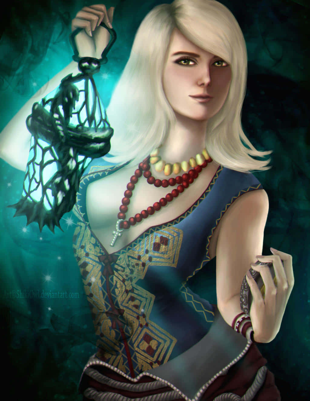 Keira Metz 桌布 壁紙 — 一位蒼白的金髮女子穿著華麗的藍色和金色服飾，在神秘的藍綠色背景下拿著發光的綠色燈籠。