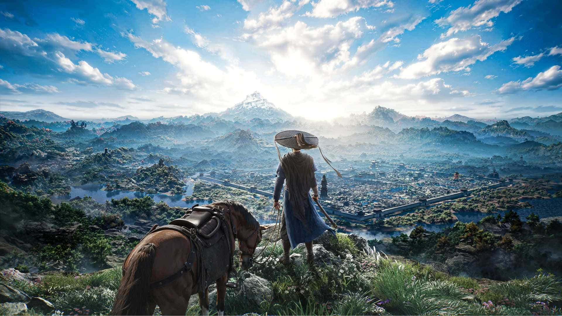  壁紙 — 一位戴著帽子的孤獨旅人與馬匹俯瞰著坐落在霧氣繚繞的山巒之間、廣闊的山谷城市，天空湛藍明亮。