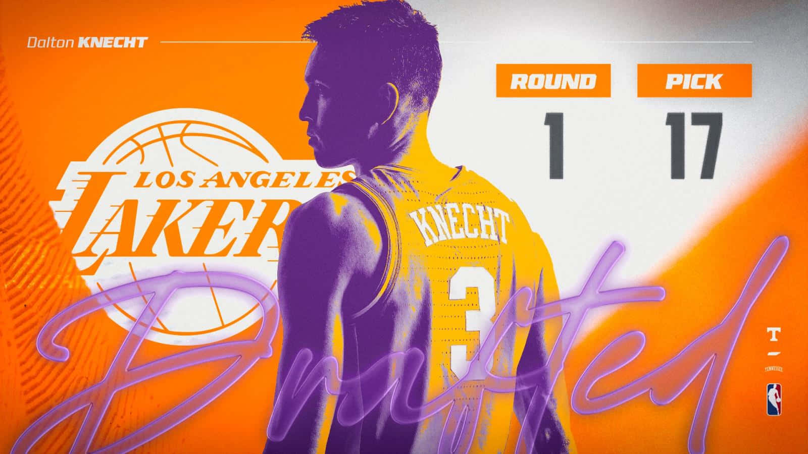  壁紙 — 一張風格化的圖像，展示身穿湖人球衣的籃球運動員Dalton Knecht，橙色背景上有紫色字體寫著「Drafted」。