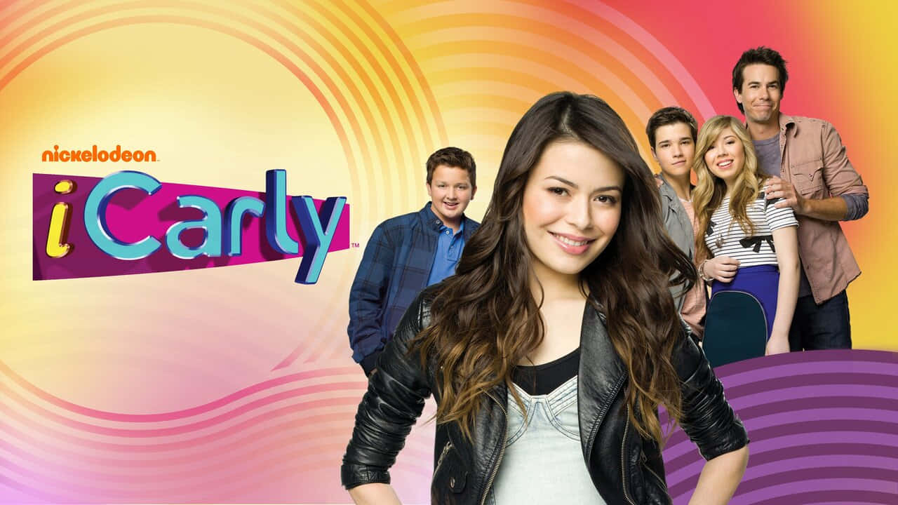  壁紙 — 一張充滿活力的 Nickelodeon 節目 iCarly 宣傳海報，主要演員在色彩繽紛的漩渦背景前。