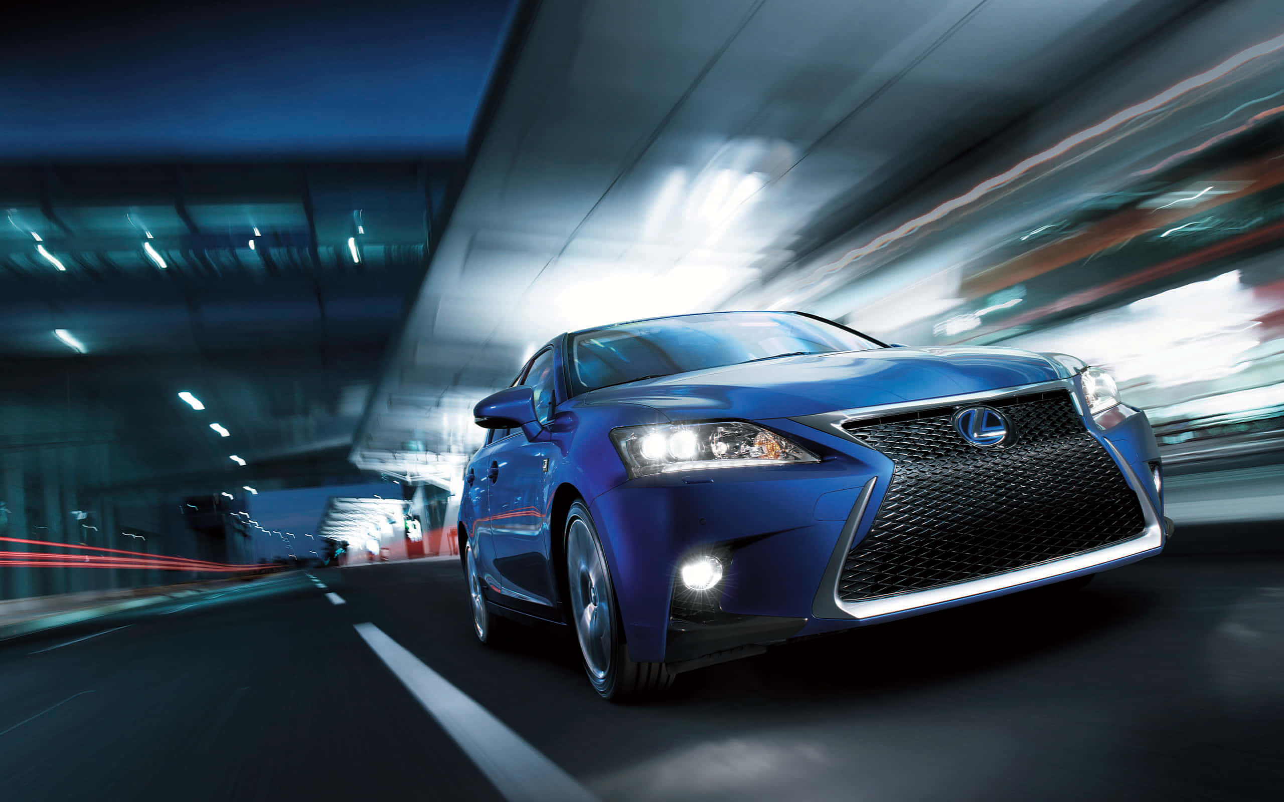 Lexus Ct 200h 桌布 壁紙 — 一輛流線型的藍色Lexus跑車在隧道中疾馳，燈光模糊成線條。