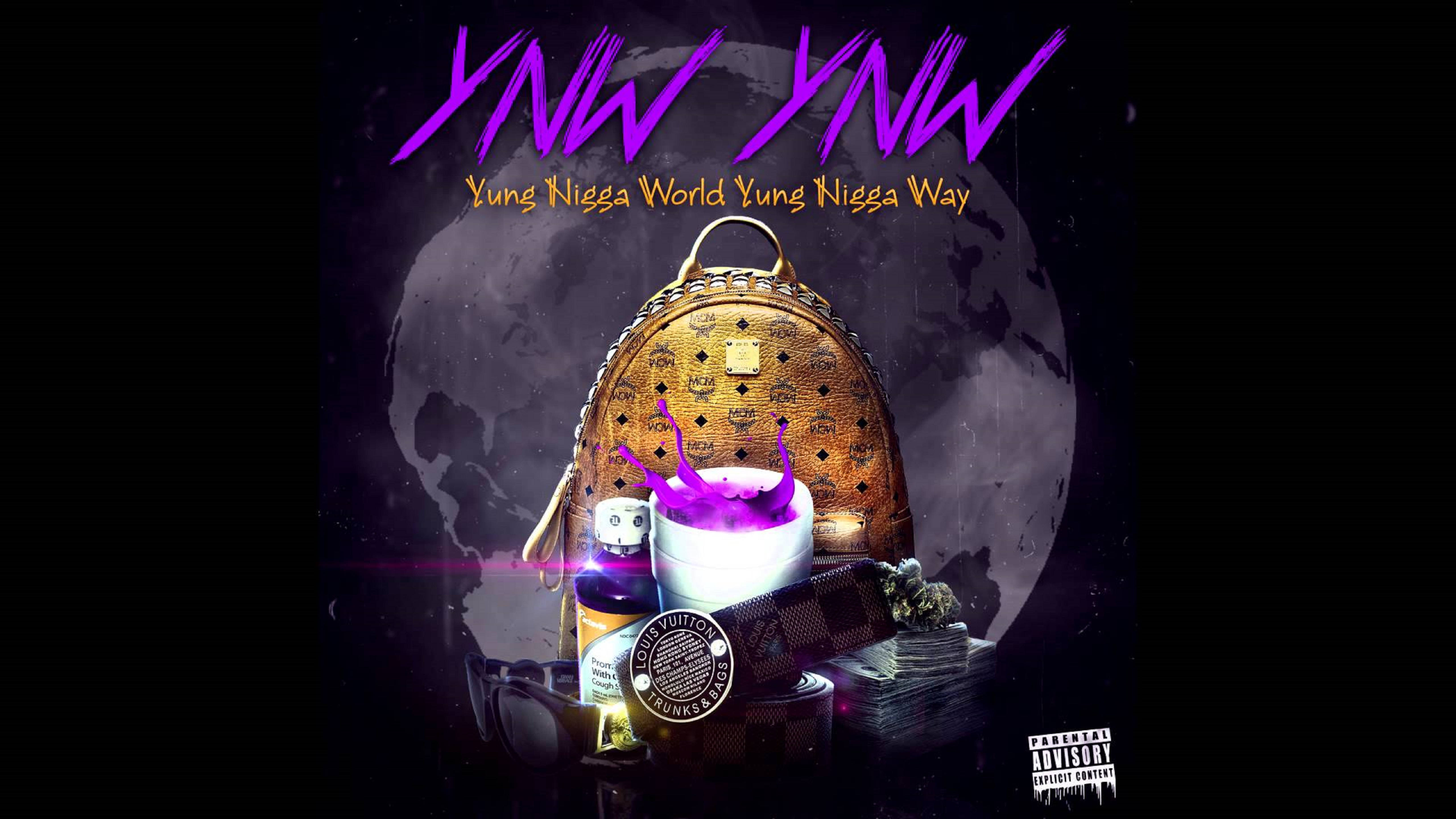YNW Melly《Nigga World》主題藝術 壁紙 — 一個金色背包放在一堆現金上，伴隨著紫色液體飛濺和奢侈品，背景是月亮。