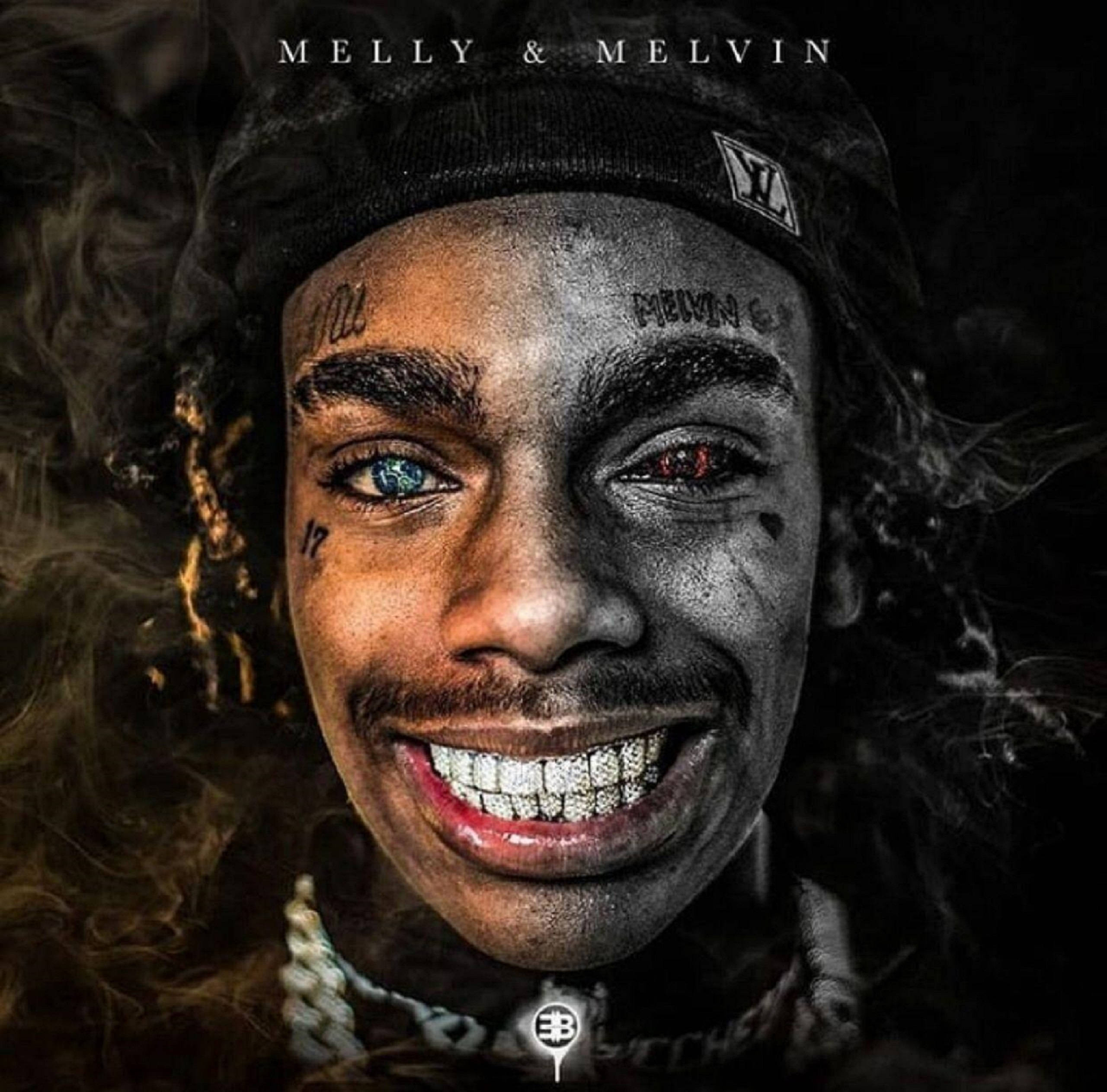 YNW Melly美學藝術 壁紙 — 一個微笑的男人嘅特寫肖像，佢有紋身同鑽石牙套，背景係煙霧瀰漫嘅黑暗環境。