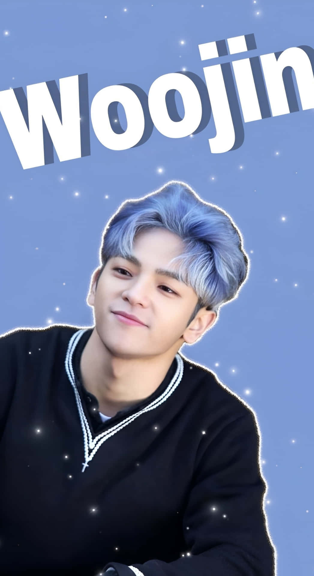  壁紙 — 一位藍髮年輕男子在星空藍色背景上，對著粗體白色文字 'Woojin' 溫柔微笑。