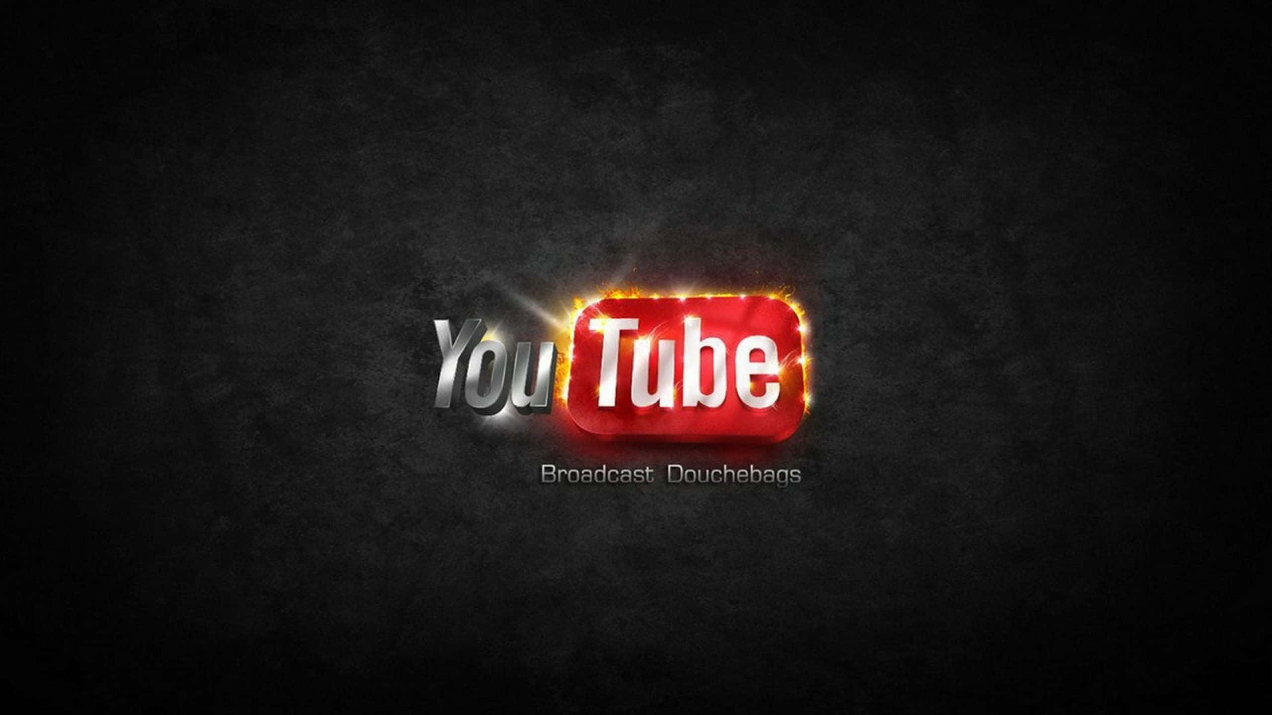 Youtuber Gaming 桌布 壁紙 — YouTube標誌在深色紋理背景上發出火焰邊緣的光芒，下方有文字。