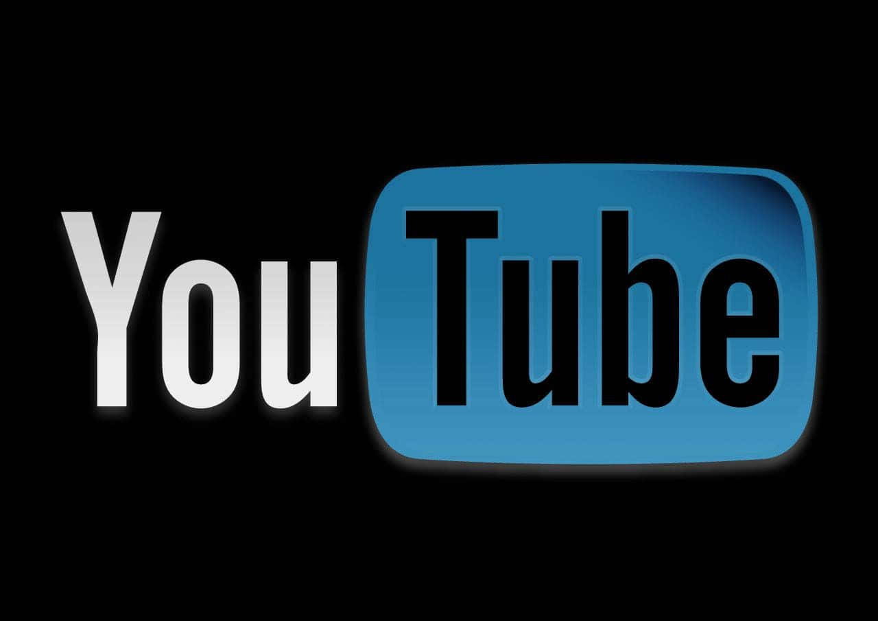 YouTube標誌於黑色背景 壁紙 — 黑色背景上帶有白色「You」和藍色圓角矩形「Tube」的YouTube標誌。