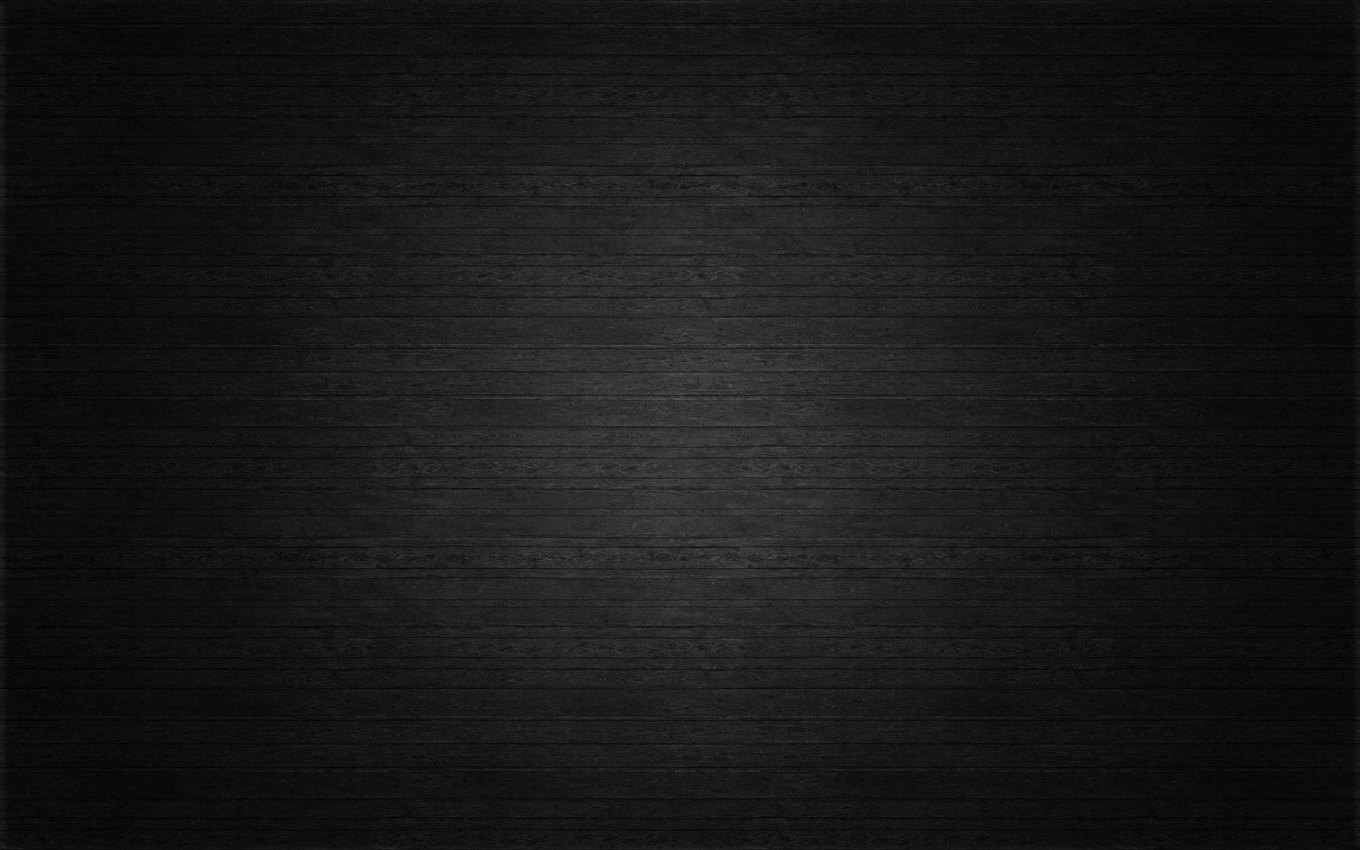 YouTube縮圖黑色木紋表面 壁紙 — 深色紋理表面，帶有微妙的水平紋理圖案和柔和漸變照明。