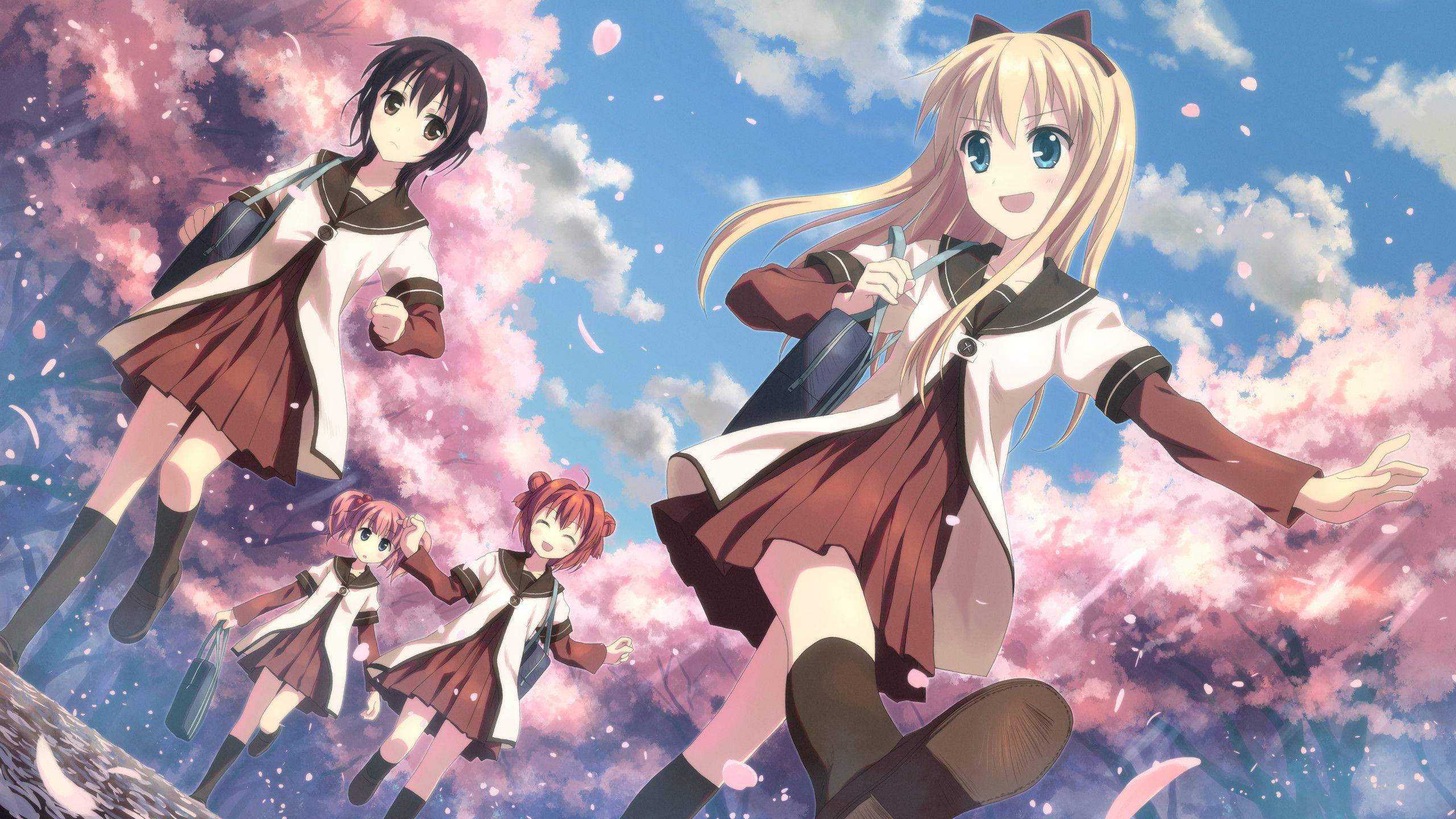 Yuru Yuri 動漫女同性戀 壁紙 — 四個穿著校服的動畫女孩在充滿粉紅色櫻花和蓬鬆雲朵的天空中快樂地跳躍。