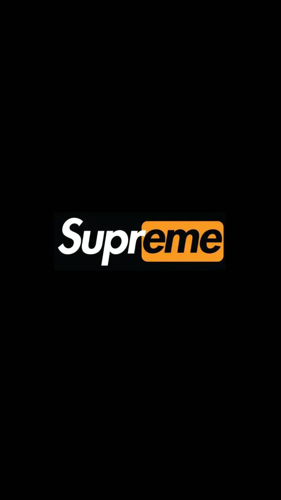 Supreme 品牌標誌，在黑色背景上以白色和橙色文字呈現。