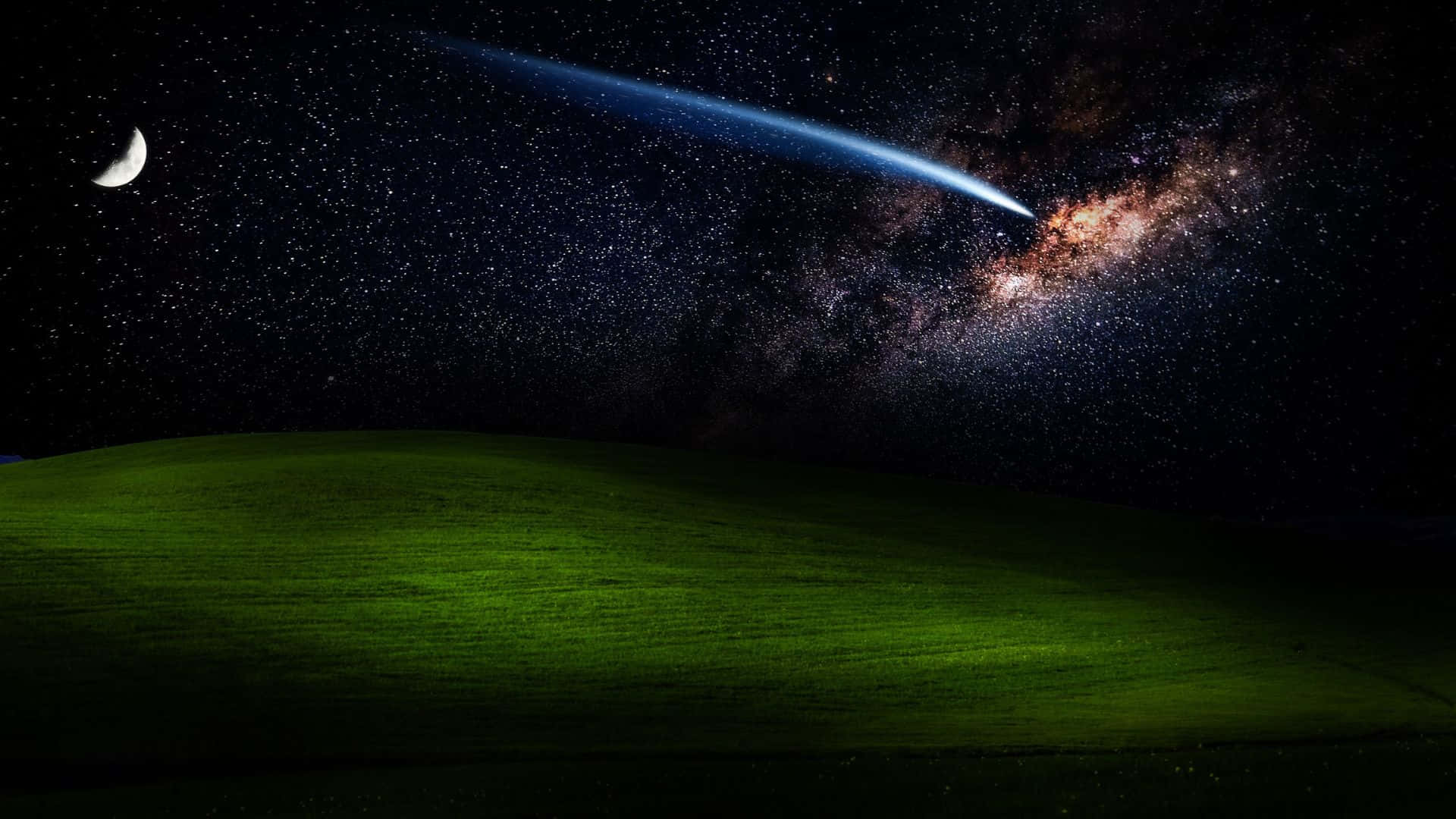  壁紙 — 在繁星點點的夜空下，一座發光的綠色山丘，一顆閃亮的彗星劃過銀河和彎月。