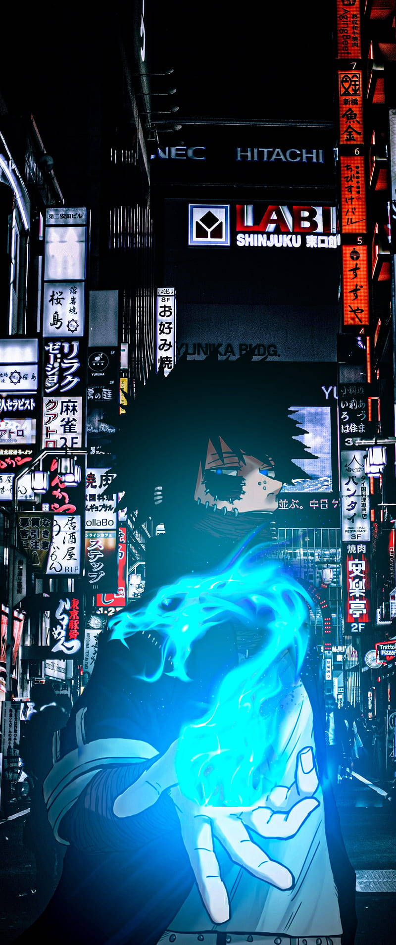 在霓虹燈閃爍的東京小巷中，夜晚出現發光藍色龍的動漫角色。