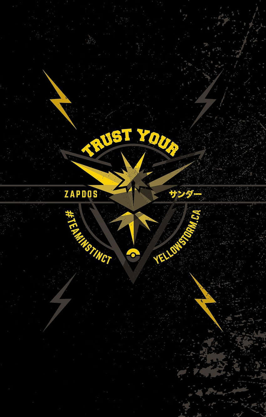 在黑色紋理背景上，帶有 Zapdos 和閃電的 Team Instinct 標誌。