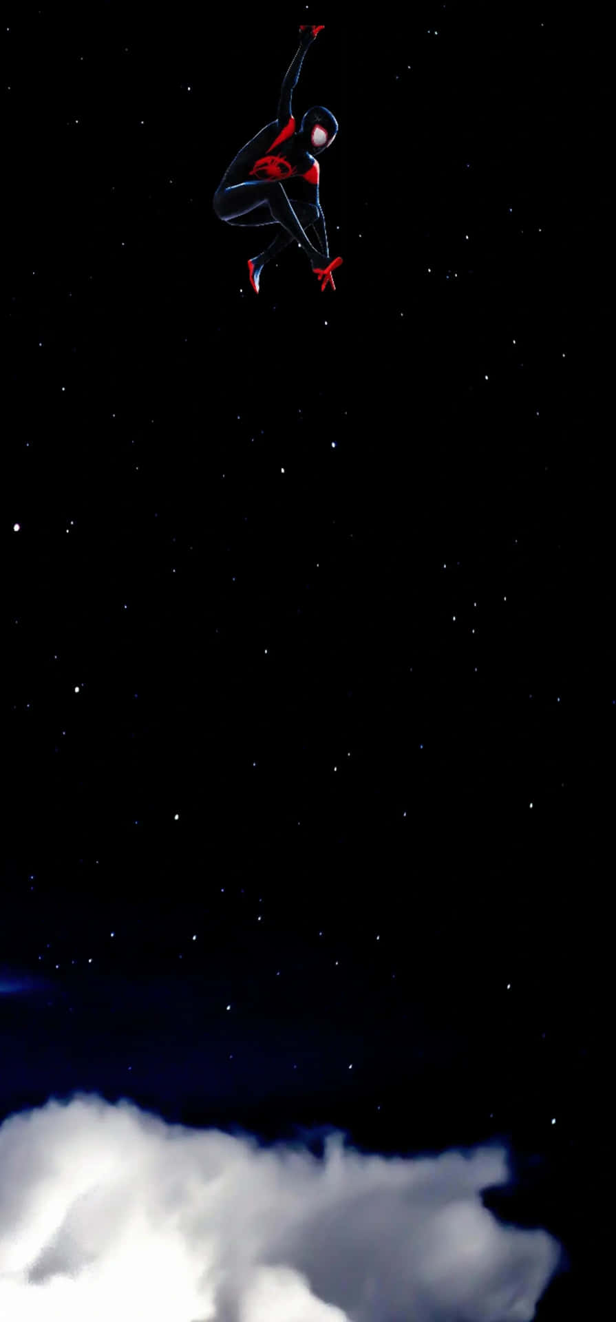  壁紙 — 蜘蛛俠身穿紅黑戰衣，在閃爍雲層之上的星空夜空中飛躍。