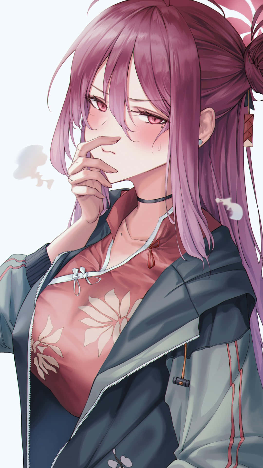  壁紙 — 一位紫髮動漫女孩穿著花卉上衣和外套，抽著煙，表情若有所思。