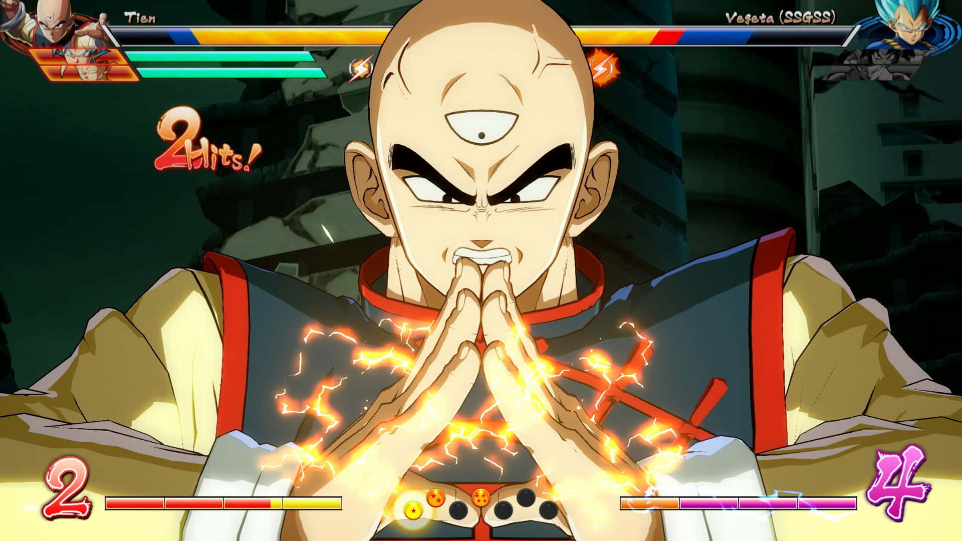 Dragon Ball Z Games 桌布 壁紙 — 一位光頭動漫戰士，擁有第三隻眼，在格鬥遊戲戰鬥中雙手之間傳導發光的能量。