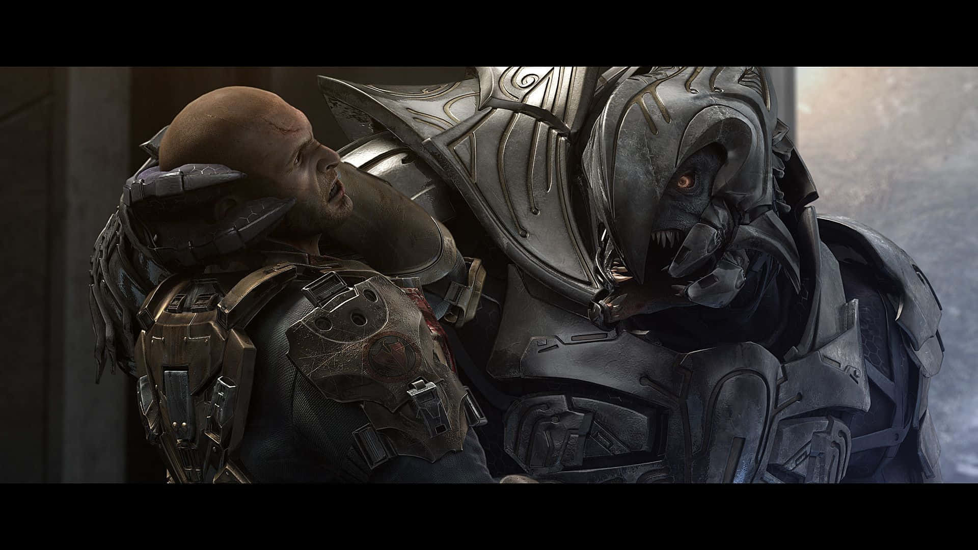 Halo Arbiter 桌布 壁紙 — 一位光頭戰士身穿戰鬥盔甲，在昏暗的走廊中與一個擁有發光橙色眼睛、裝甲的外星人對峙。