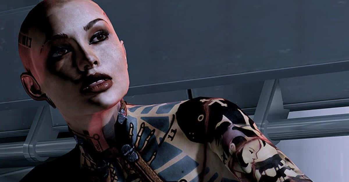 Mass Effect Jack 桌布 壁紙 — 一位剃光頭、手臂有紋身的賽博格女性在昏暗的未來風格走廊中向上凝視。