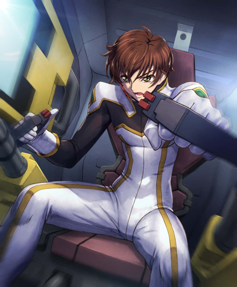 Suzaku Kururugi 桌布 壁紙 — 一位堅定的動畫飛行員身穿白色和金色飛行服，在駕駛艙內握著控制裝置，周圍是發光的藍色面板。