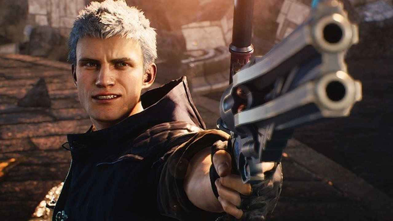 Devil May Cry Characters 桌布 壁紙 — 一位堅定的銀髮戰士在陽光普照的石頭廢墟中，將一把大型左輪手槍指向觀眾。