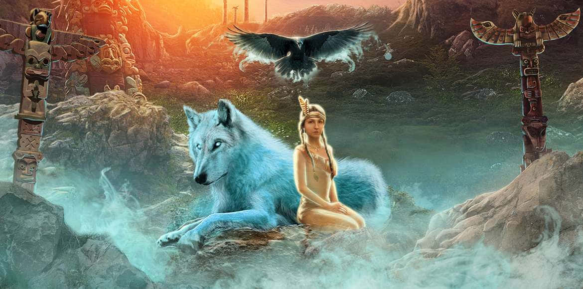 Mythical Wolf 桌布 壁紙 — 一位寧靜的女子與一頭發光的藍狼在圖騰柱旁休息，烏鴉在日落時分飛過霧氣瀰漫的水面。