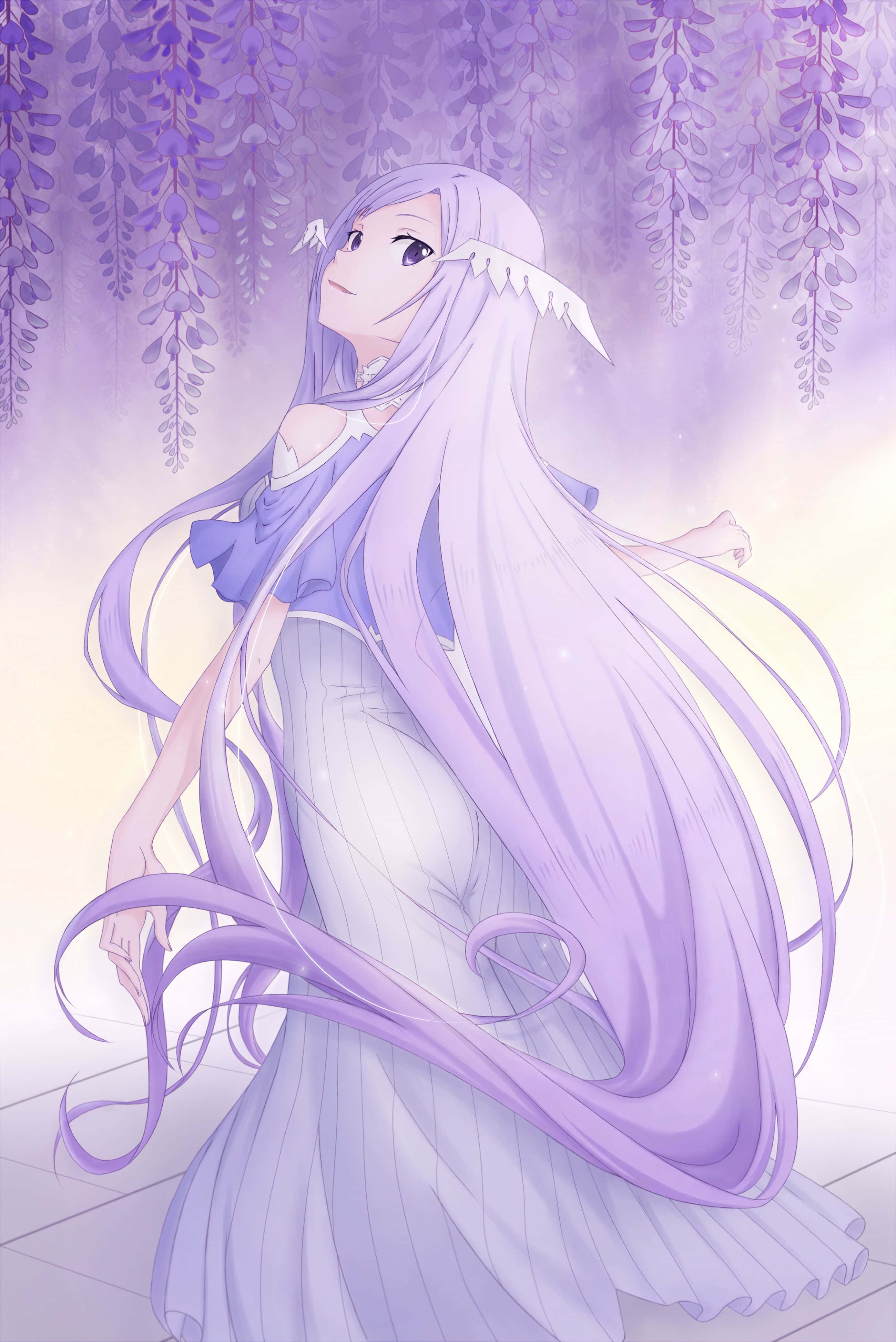 Sword Art Online Quinella 桌布 壁紙 — 一位平靜的動漫女孩，擁有長長的薰衣草色頭髮和相配的連衣裙，站在柔和的粉彩光線下，在瀑布般的紫藤花下。