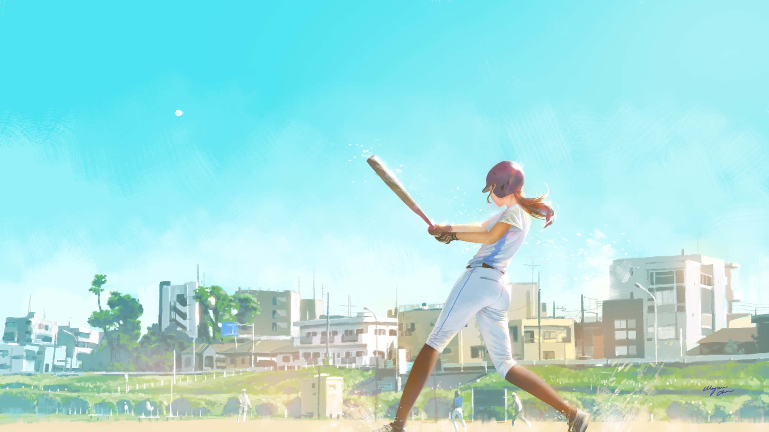 baseball bat 桌布 壁紙 — 一位年輕女棒球運動員在都市天際線上的明亮藍天下，以動態動作揮動球棒。