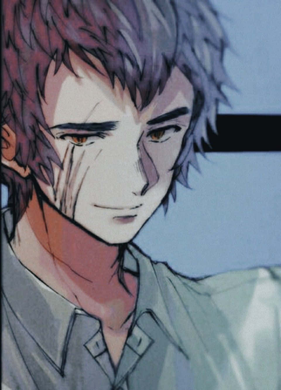 The Promised Neverland Lucas 桌布 壁紙 — 一位年輕男子的特寫動畫肖像，他有著尖刺的紫色頭髮和琥珀色的眼睛，低頭微笑。