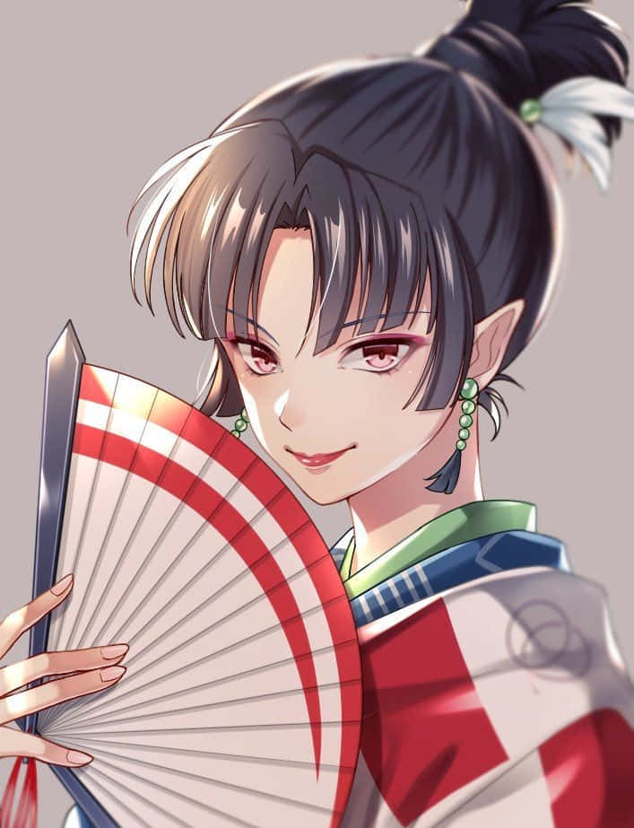 Inuyasha Kagura 桌布 壁紙 — 一位微笑的動漫女孩，黑髮紅眼，手持紅白扇子，身穿傳統日本服裝。