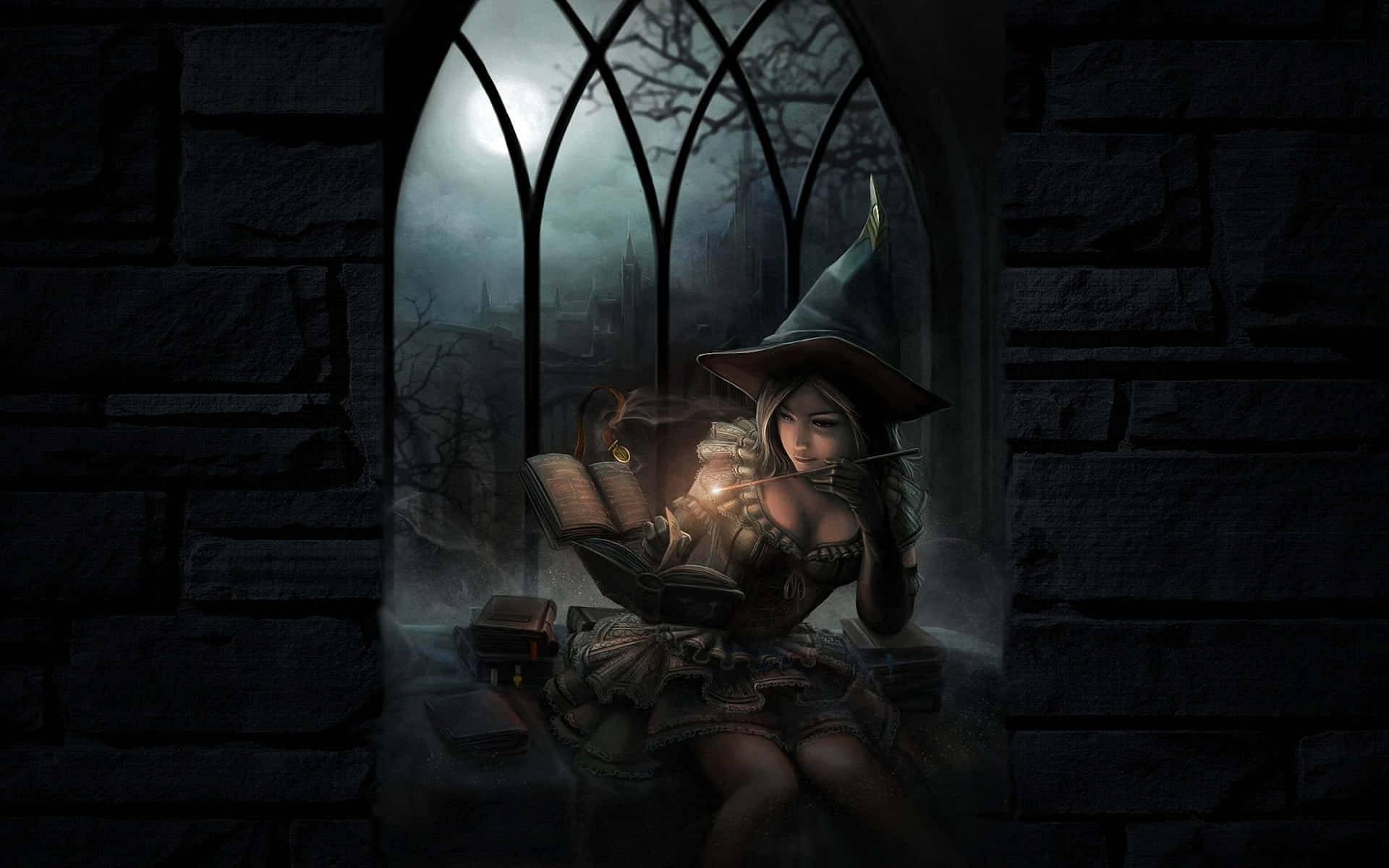 Magic Spell 桌布 壁紙 — 一位戴尖帽的女巫在石塔中透過哥德式窗戶，在月光下閱讀一本發光的書。