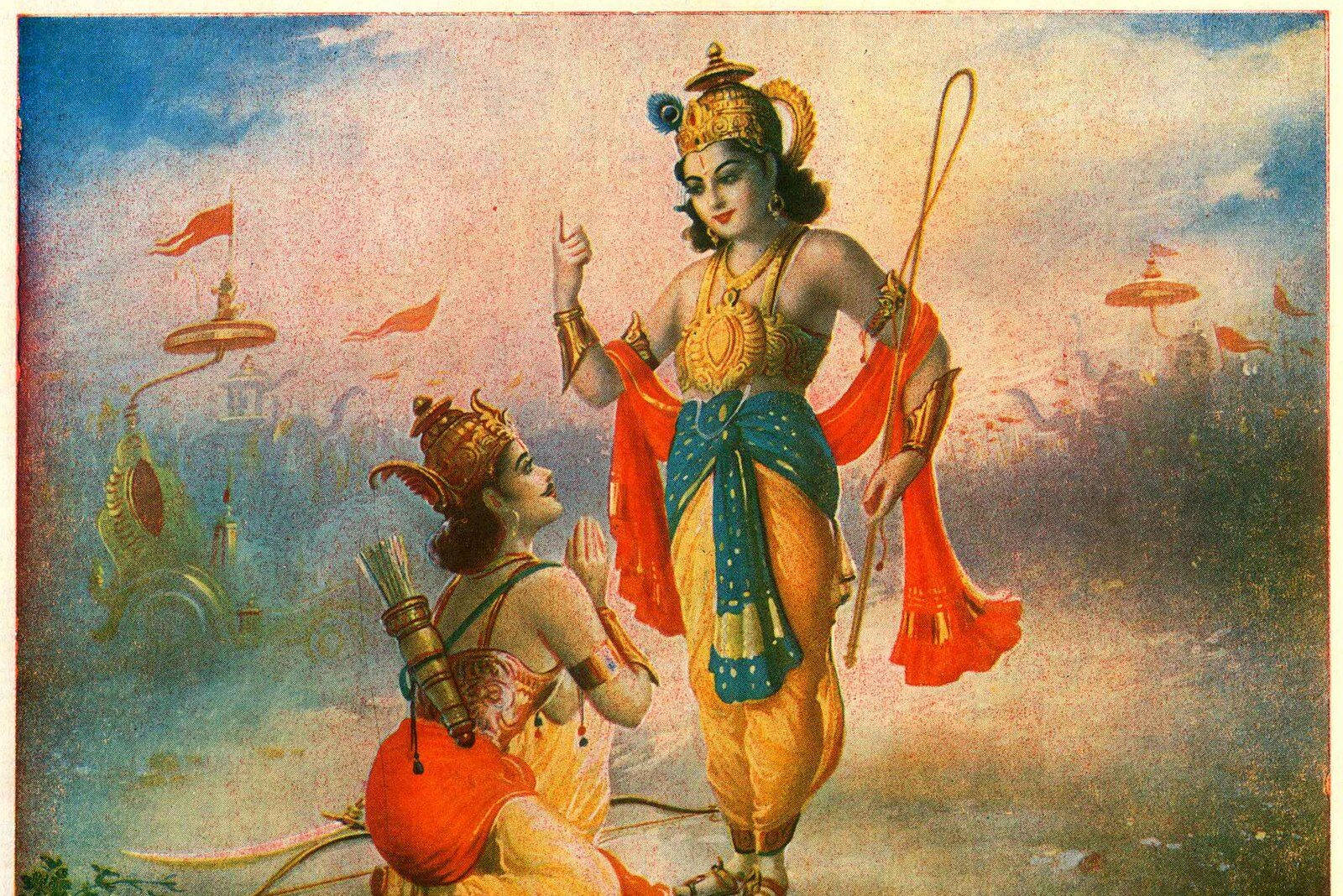 Bhagavad Gita 桌布 壁紙 — 一位戴著金色皇冠、身穿紅藍服飾的神聖人物，高聳於一位跪著、手持弓箭和箭袋的戰士之上，背景是雲層密佈的天空和飛行的戰車。