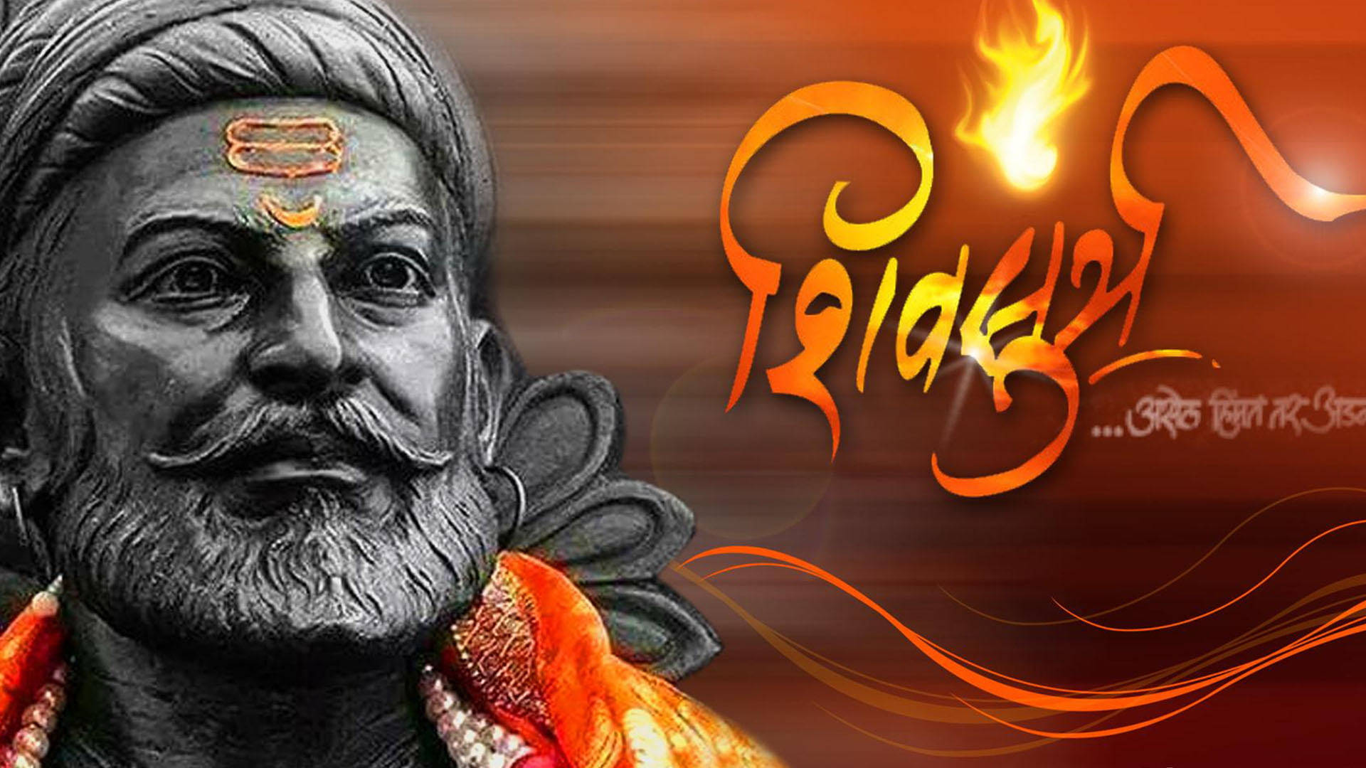 Indian 桌布 壁紙 — 一位戴著頭巾、帶有神聖標記的鬍鬚聖人雕像，在熾熱的橙色背景和發光文字前凝視前方。