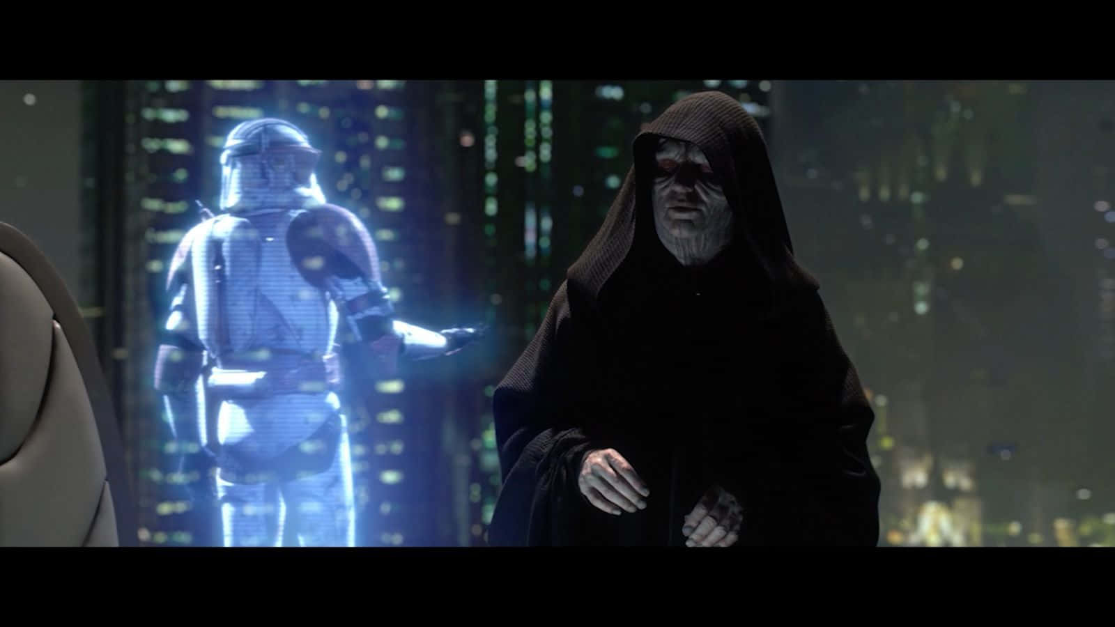 The Order 66 桌布 壁紙 — 一位披著斗篷的西斯尊主站在昏暗的未來房間中，旁邊投射出一個全息複製人士兵。