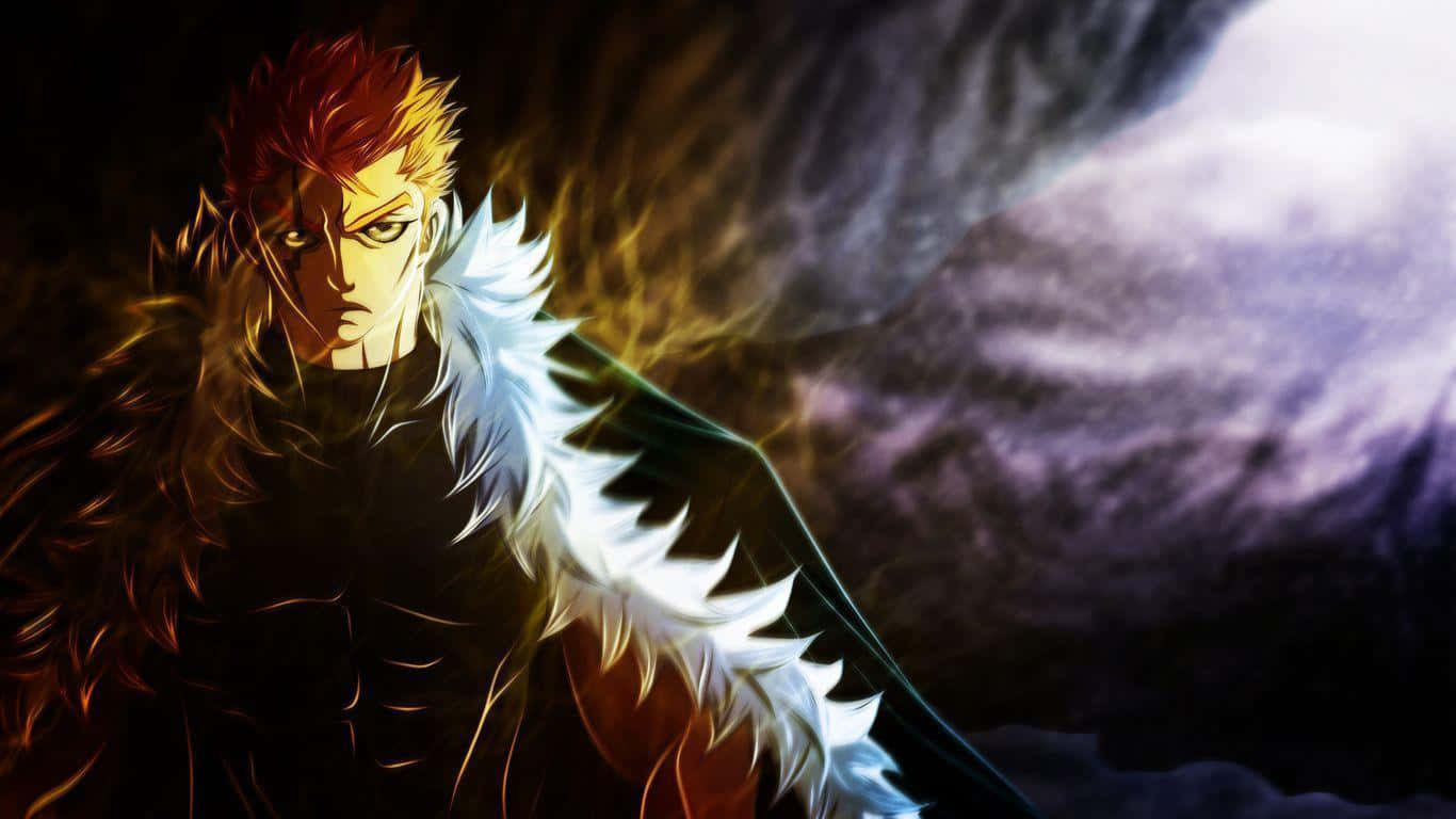 Laxus Dreyar 桌布 壁紙 — 一位擁有火紅頭髮、身穿毛領外套的動漫戰士，在暴風雨般的紫色天空下，散發著發光的能量，傲然挺立。