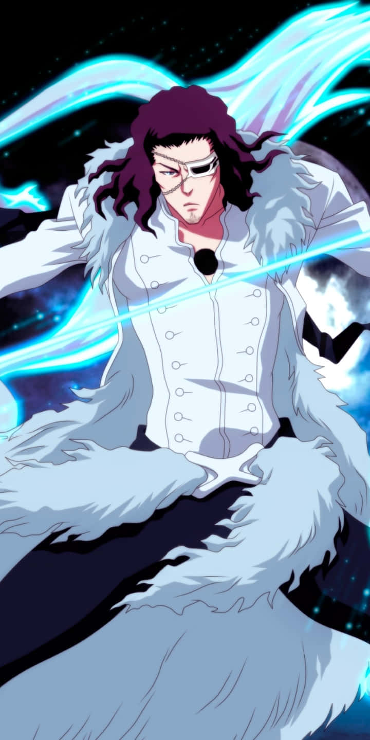 Coyote Starrk 桌布 壁紙 — 一位擁有紫色頭髮和白色毛皮大衣的兇猛動漫戰士，在星光燦爛的宇宙背景下釋放出發光的藍色能量。