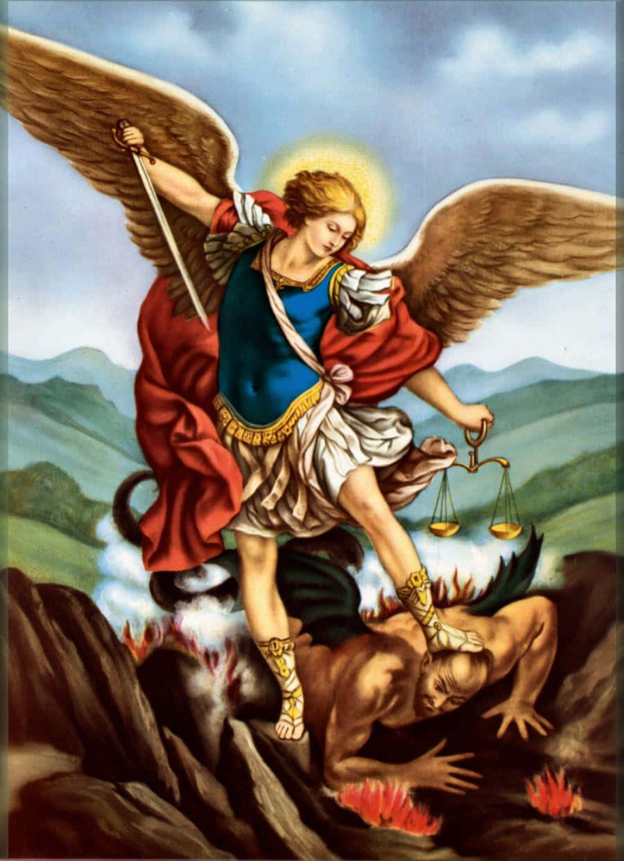 Saint Michael 桌布 壁紙 — 一位擁有金色翅膀和紅色長袍的威嚴天使，在熾熱的岩石和遠山之間，勝利地站在惡魔之上。