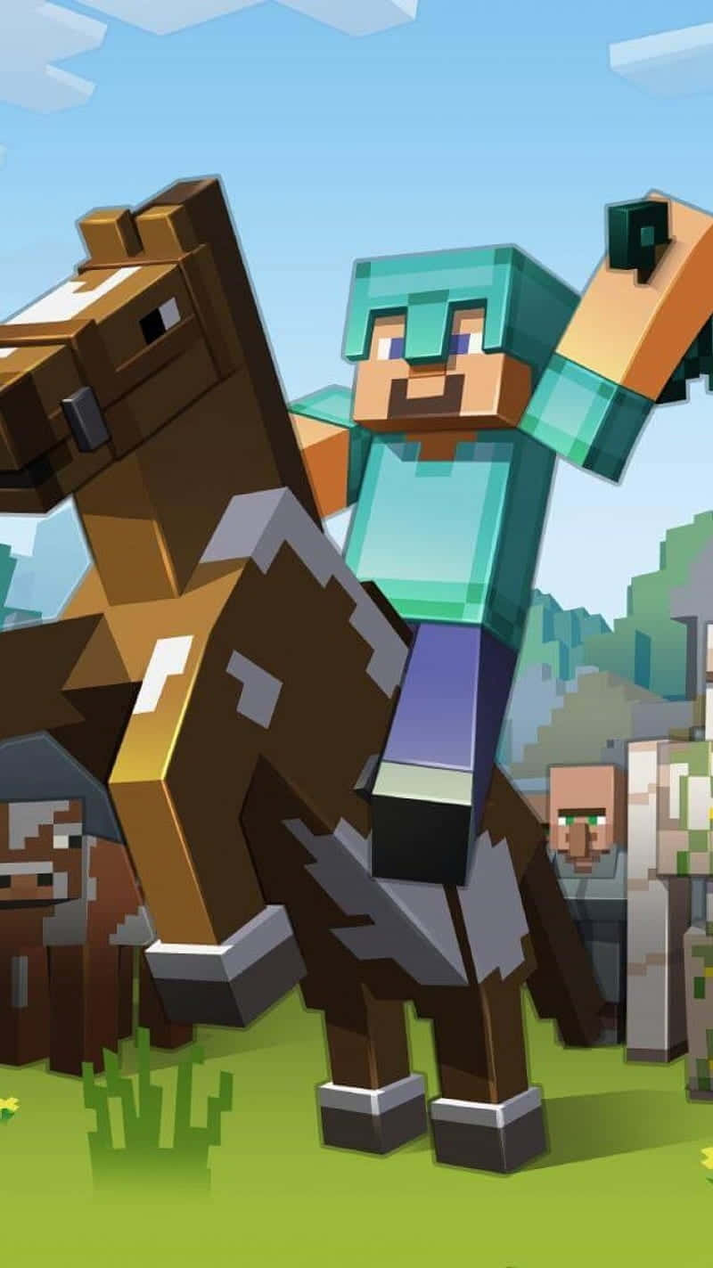Minecraft Pets 桌布 壁紙 — 一位擁有青綠色頭髮的像素化Minecraft玩家，在晴朗的藍天下騎著一匹棕色的馬穿過方塊狀的草地景觀。