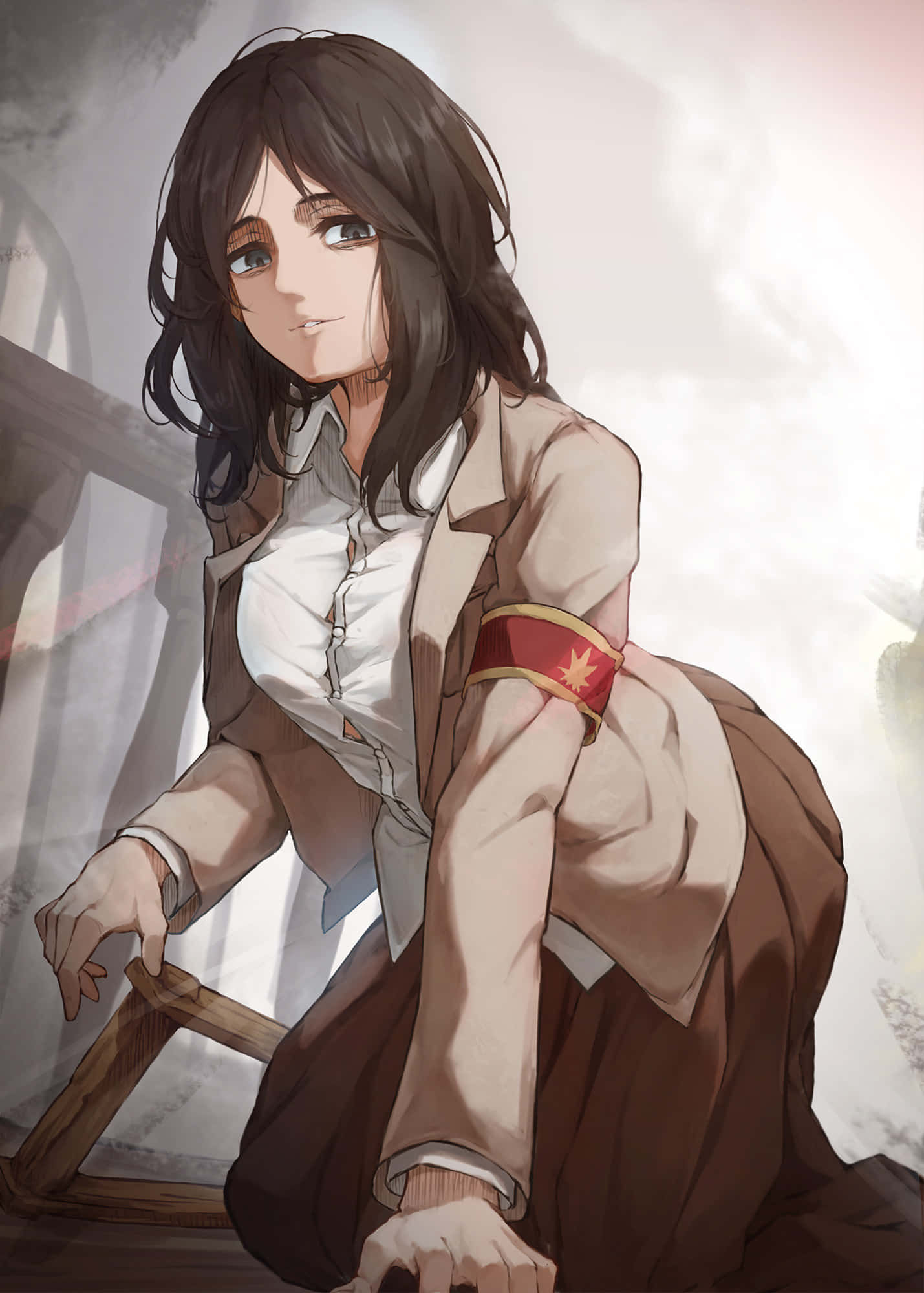Pieck Finger 桌布 壁紙 — 一位深色頭髮、戴著紅色臂章的年輕女子跪在木椅旁，房間光線柔和、煙霧瀰漫。