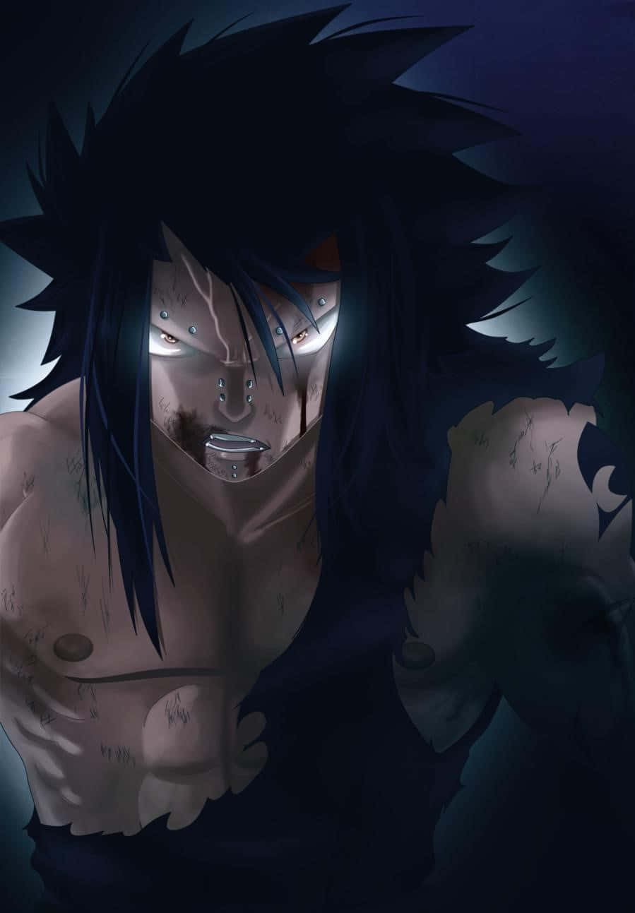 Gajeel Redfox 桌布 壁紙 — 一位深色頭髮的動漫戰士，擁有發光的眼睛和穿孔，在陰暗、氣氛濃厚的特寫中凝視著。