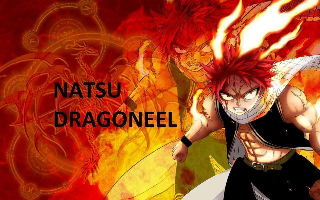 natsu dragneel 桌布 壁紙 — 一位火熱的動漫戰士，紅髮，頭頂噴出火焰，在熾熱的紅橙色背景中向前衝刺。