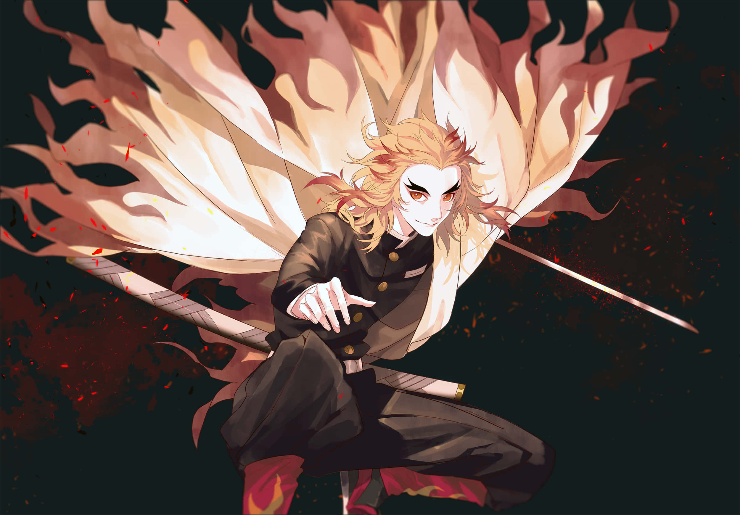 Rengoku Sword 桌布 壁紙 — 一位火紅頭髮的動漫戰士身穿黑色制服，在黑暗背景中蹲伏，抽出劍，周圍有熾熱的橙色火焰。