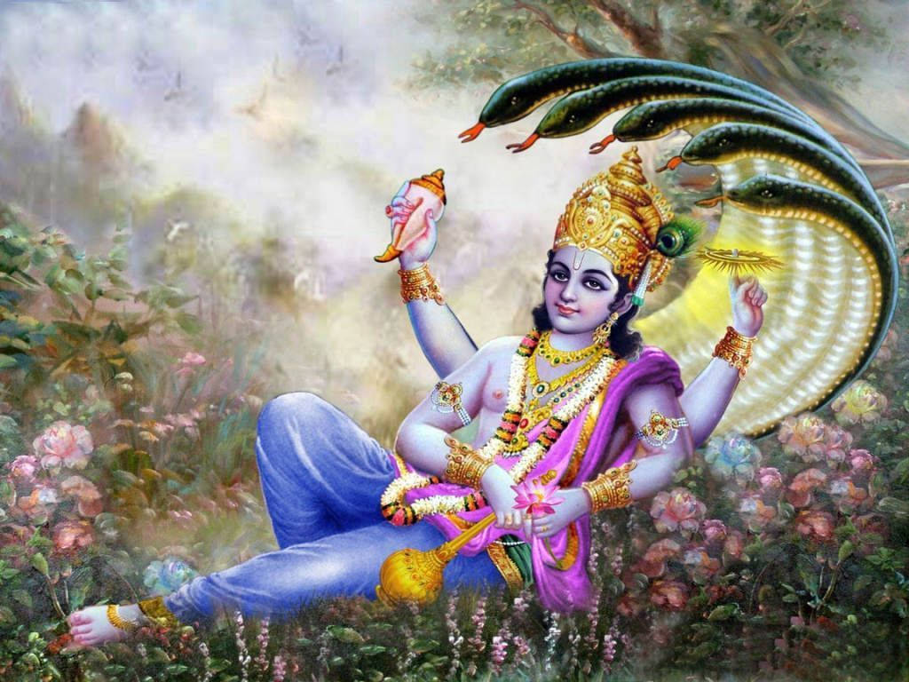 Vishnu 桌布 壁紙 — 一位神聖人物戴著多頭蛇冠，優雅地坐在花園中，手持海螺和蓮花。