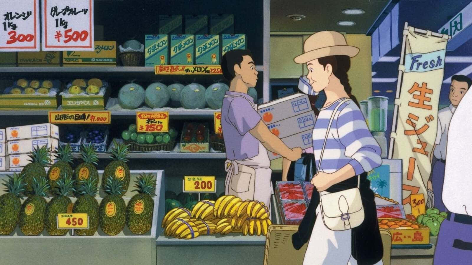 Only Yesterday 桌布 壁紙 — 一位穿著條紋襯衫和帽子的女士，在充滿活力的日本雜貨店裡與店主一起瀏覽新鮮農產品。