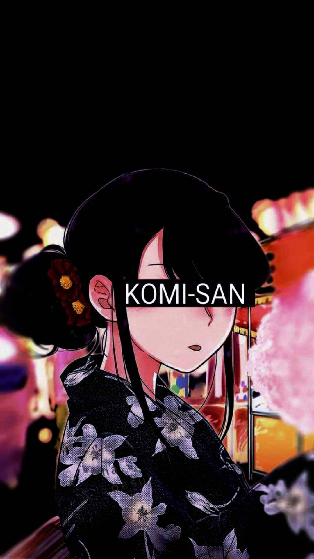 japanese aesthetic iPhone 桌布 壁紙 — 一位穿著黑色花卉和服的年輕動漫女孩站在充滿活力的夜間嘉年華中，周圍有發光的燈光和棉花糖。