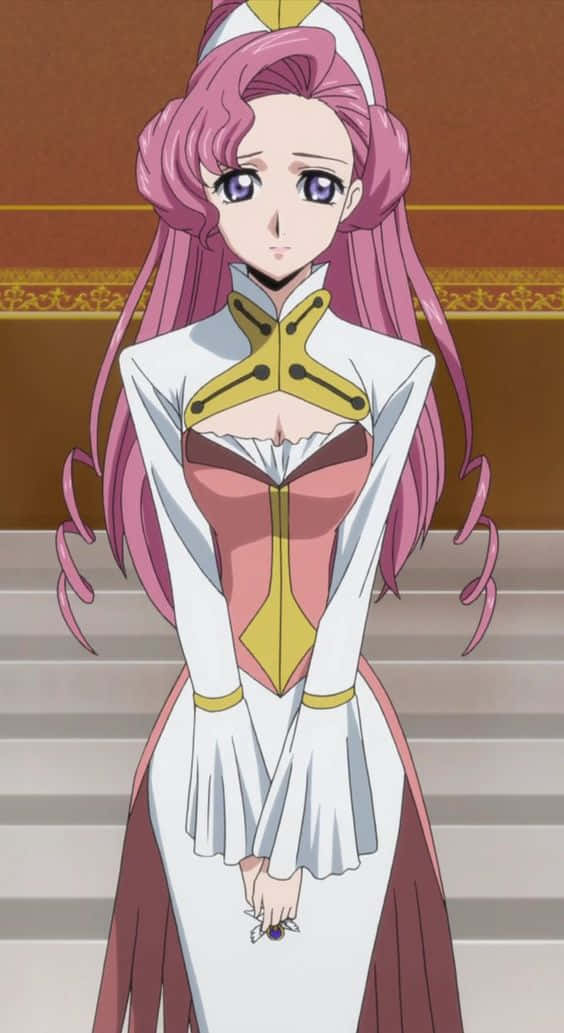 Euphemia Li Britannia 桌布 壁紙 — 一位粉紅色頭髮的動漫女孩，穿著白色和金色的連衣裙，站在華麗的樓梯上，身處皇家大廳。