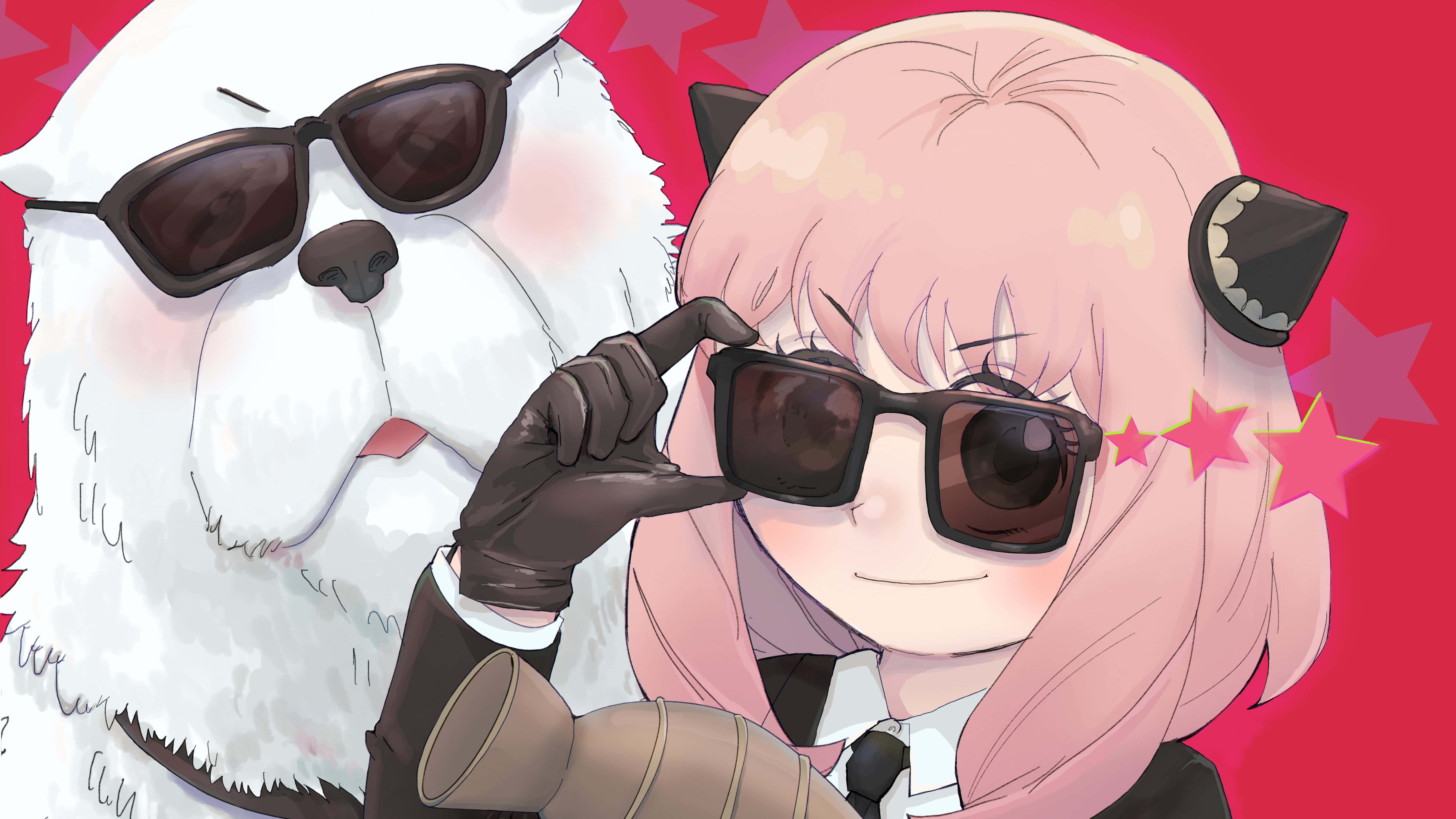 Spy X Family 桌布 壁紙 — 一位粉紅色頭髮的動漫女孩和一隻白色毛茸茸的狗在充滿活力的紅色星空背景下都戴著太陽眼鏡。