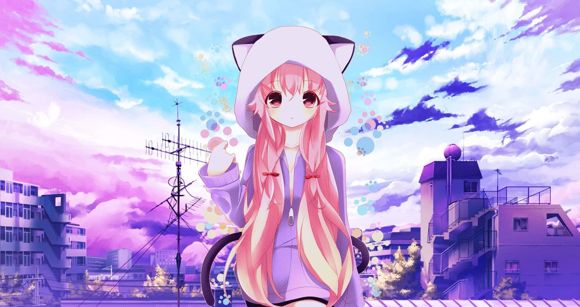 Purple Anime 桌布 壁紙 — 一位粉紅色頭髮的動漫女孩穿著貓耳連帽衫，在夢幻般的暮色天空下，愉快地站在柔和色調的城市景觀中。