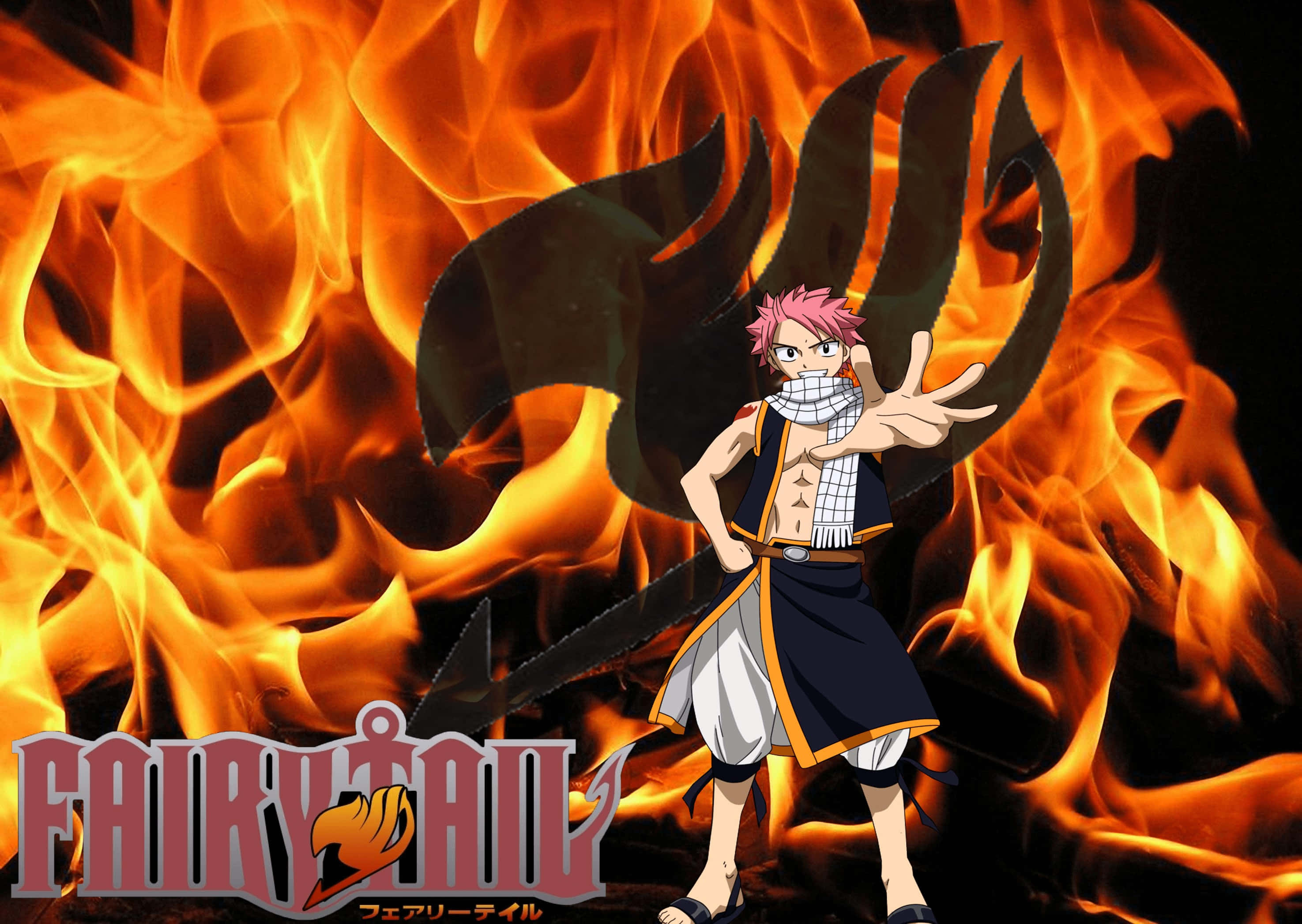 natsu dragneel 桌布 壁紙 — 一位粉紅色頭髮的動畫法師自信地站在咆哮的橙色火焰中，身後有黑色龍翼剪影。