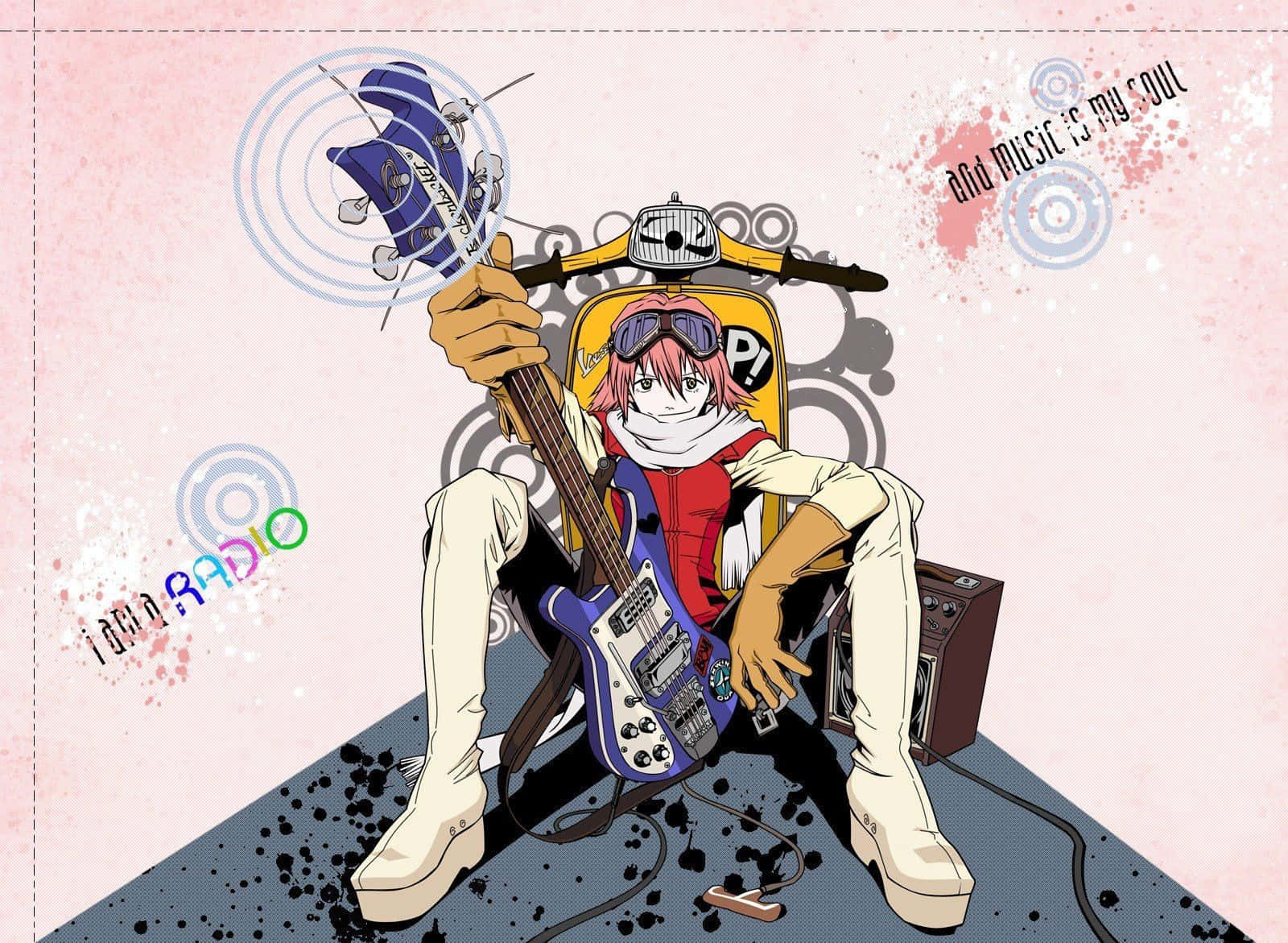 Haruko Haruhara 桌布 壁紙 — 一位粉紅頭髮、身穿紅色外套和護目鏡的動漫結他手，自信地坐在粉紅色潑濺背景前，手持藍色低音結他。